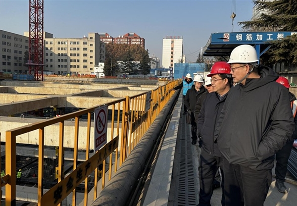 陳一夫到項(xiàng)目現(xiàn)場(chǎng)督導(dǎo)安全生產(chǎn)工作 慰問…